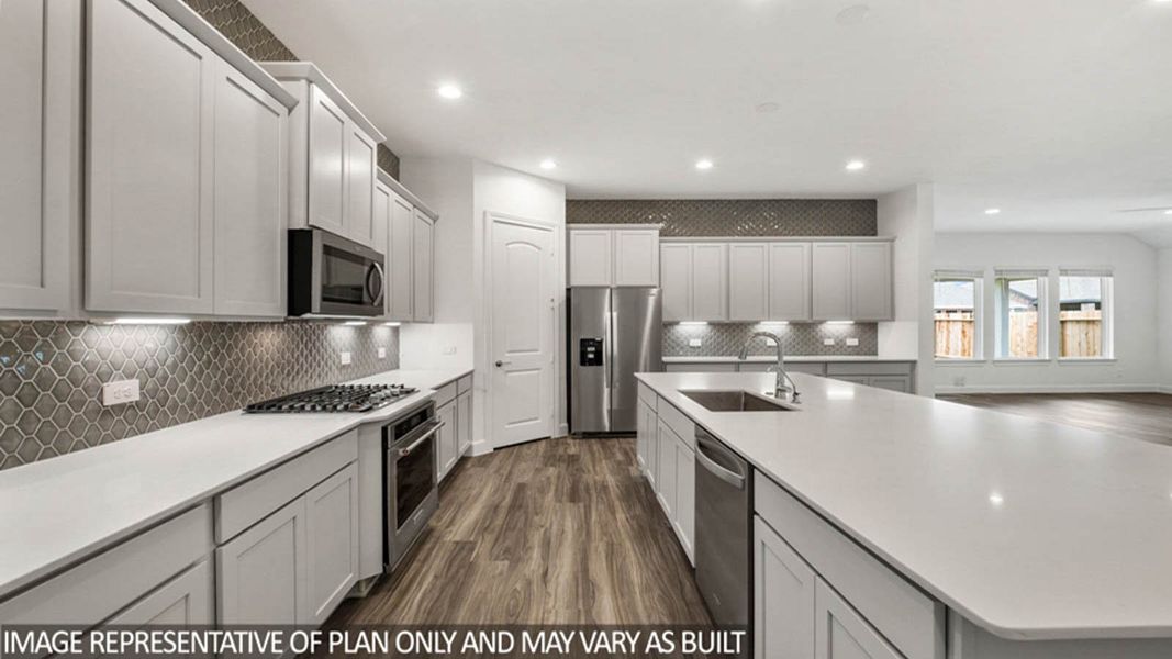 Furnished interior view inside a new home in Silverthorne, Conroe (Image 6).