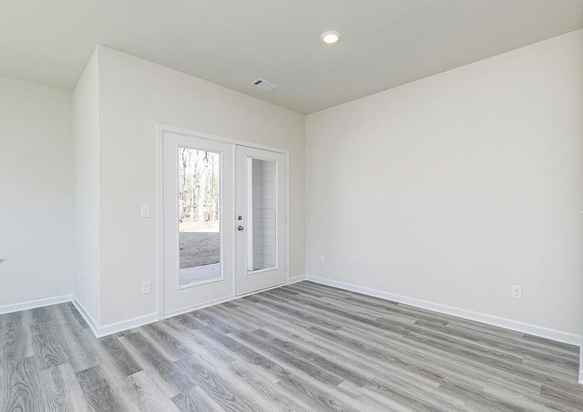 Move freely between the dining room and the kitchen