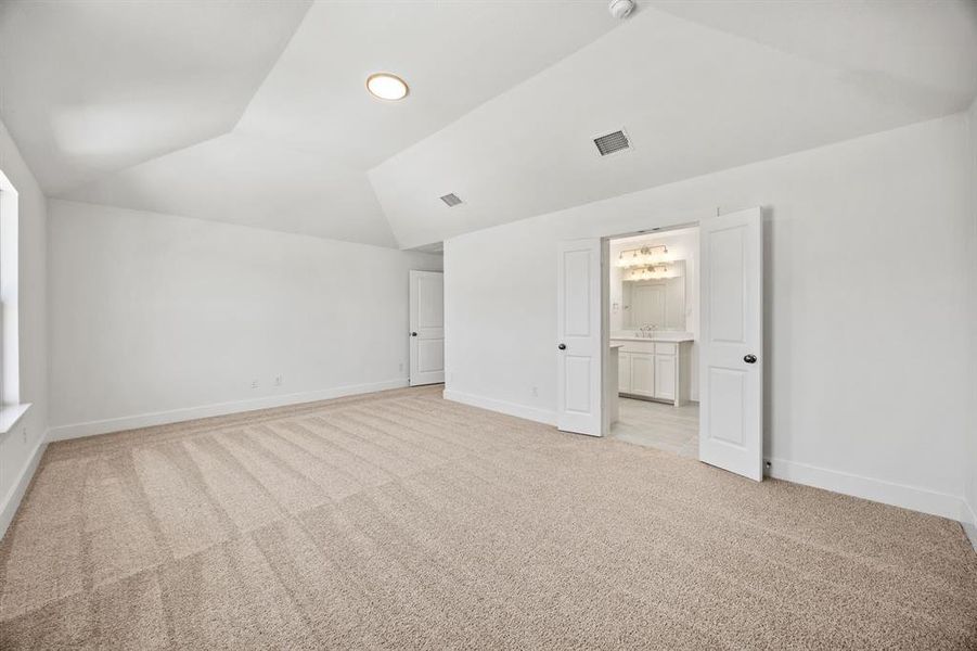 Spacious, unfurnished interior of a new home in North Square at Uptown, Celina (Image 18).