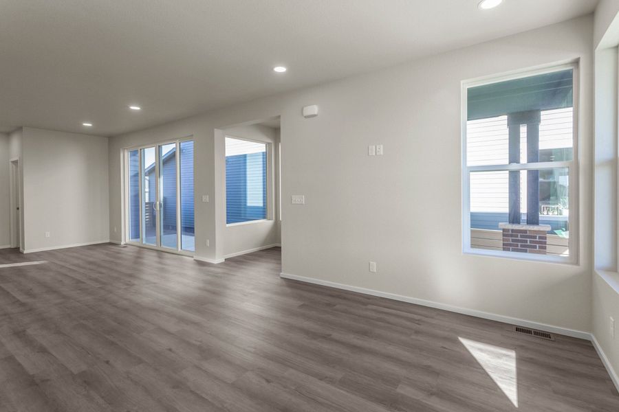 Spacious, unfurnished interior of a new home in Trailside, Timnath (Image 26).