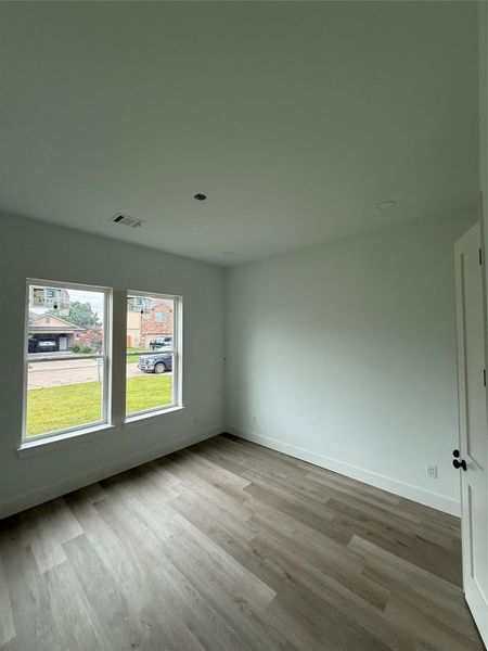 Spacious, unfurnished interior of a new home in , Houston (Image 12).