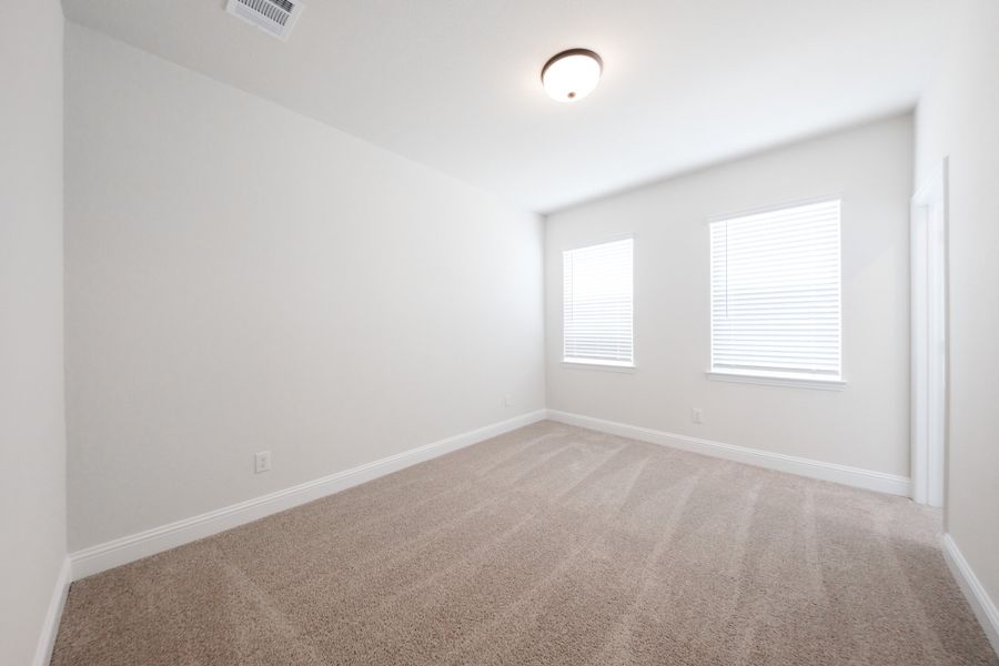 Spacious, unfurnished interior of a new home in Bayside, Rowlett (Image 19).