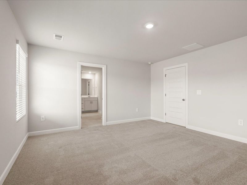 Spacious, unfurnished interior of a new home in Village at White Pine, Pendleton (Image 21).