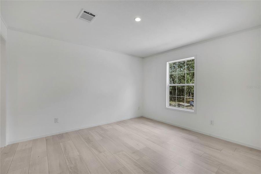 Spacious, unfurnished interior of a new home in , Homosassa (Image 30).