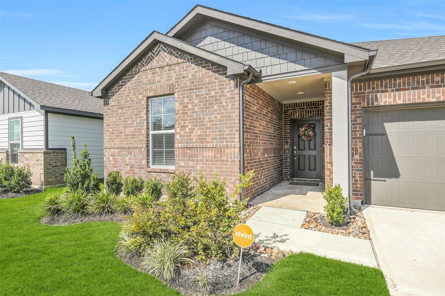 Exterior details and patio area of a home in Magnolia Springs, Montgomery (Image 3).
