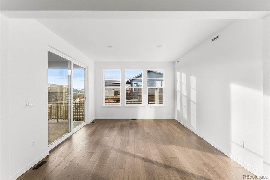 Spacious, unfurnished interior of a new home in The Aurora Highlands, Aurora (Image 18).