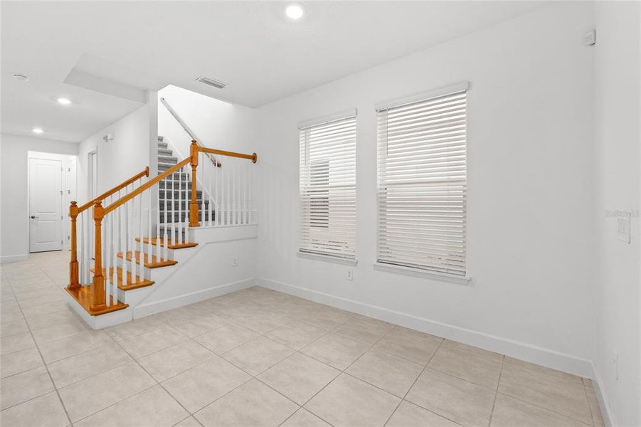 Spacious, unfurnished interior of a new home in Harvest At Ovation 50s, Winter Garden (Image 16).