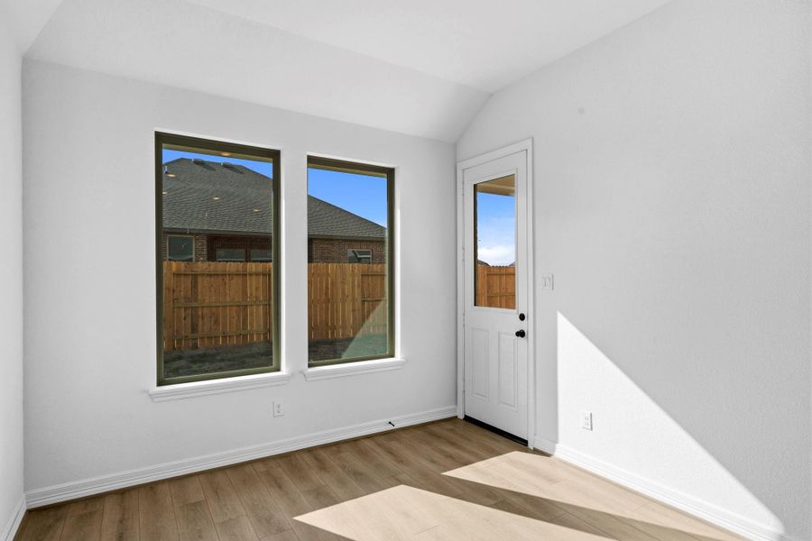 Spacious, unfurnished interior of a new home in Sunterra Lakes, Brookshire (Image 33).