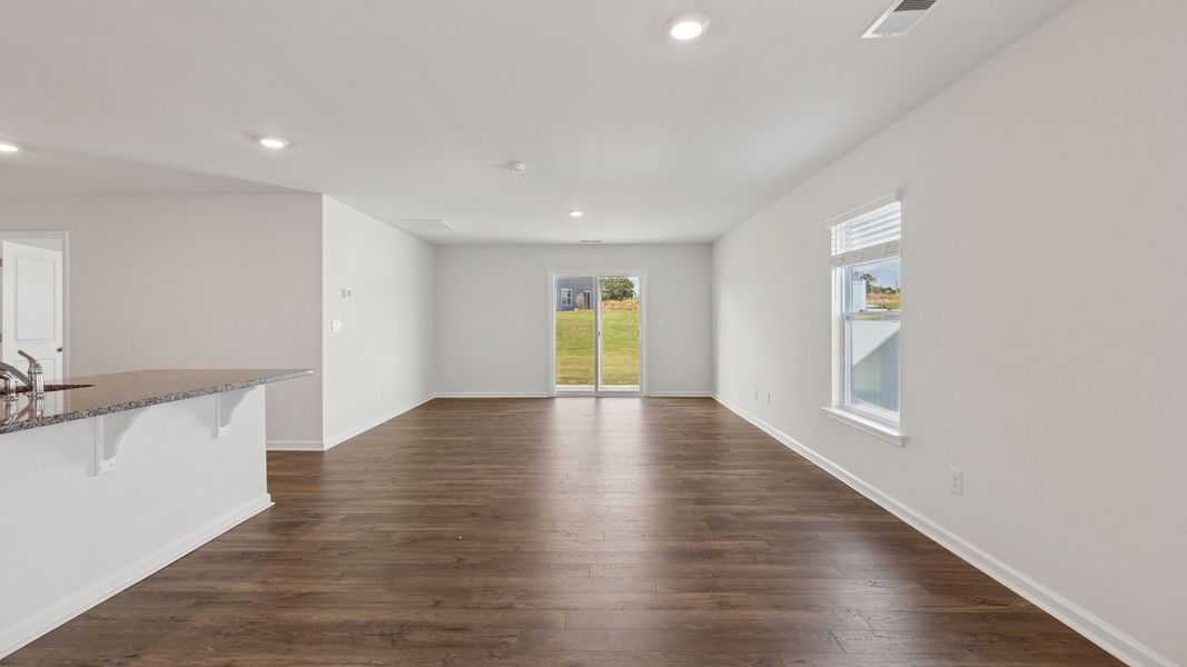 Spacious, unfurnished interior of a new home in Cedar Gap, Fountain Inn (Image 13).