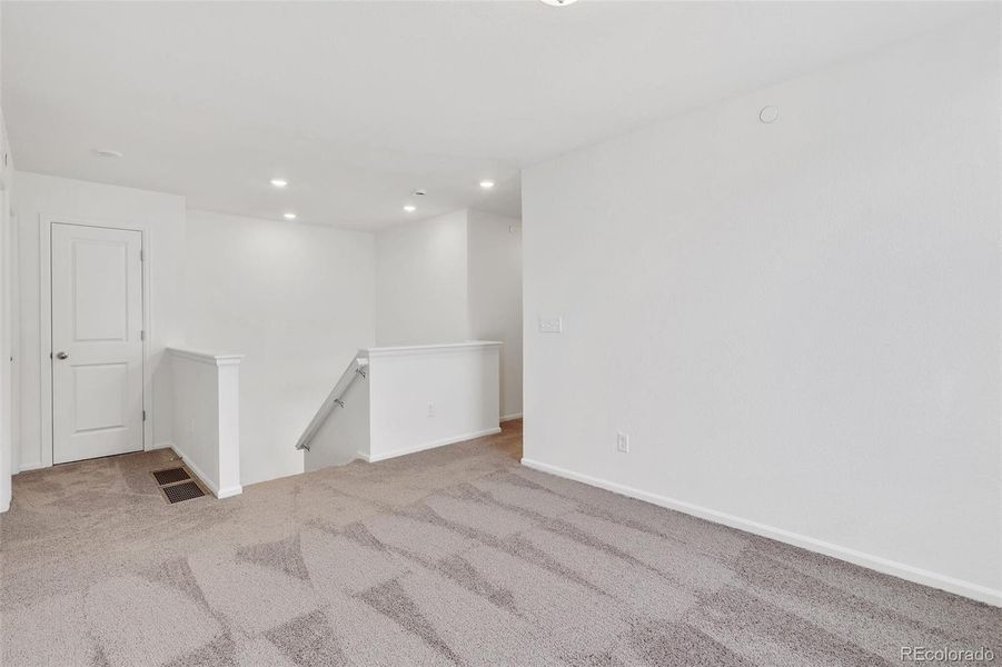 Spacious, unfurnished interior of a new home in Turnberry Villas, Commerce City (Image 31).