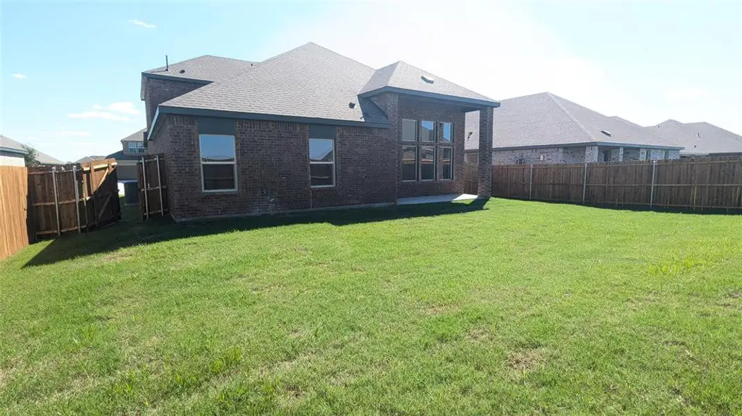 Exterior details and patio area of a home in Trailstone, Caddo Mills (Image 1).