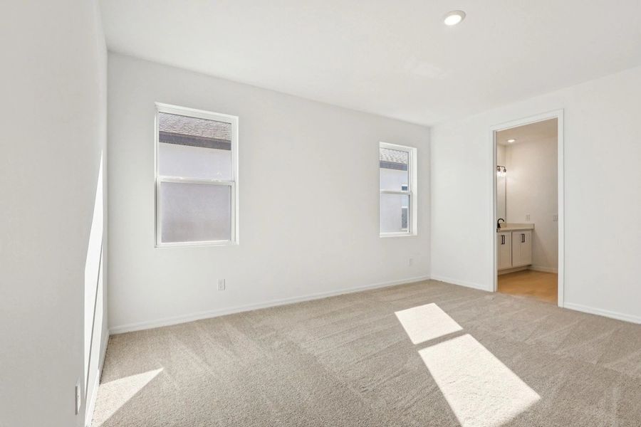 Spacious, unfurnished interior of a new home in Catamaran Cove, Rockledge (Image 19).