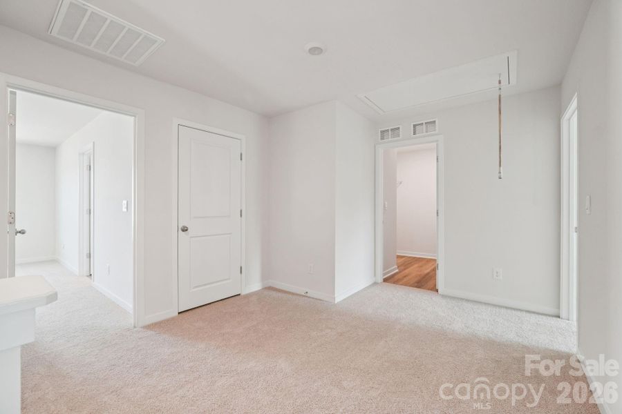 Spacious, unfurnished interior of a new home in Clark Creek Landing, Lincolnton (Image 25).