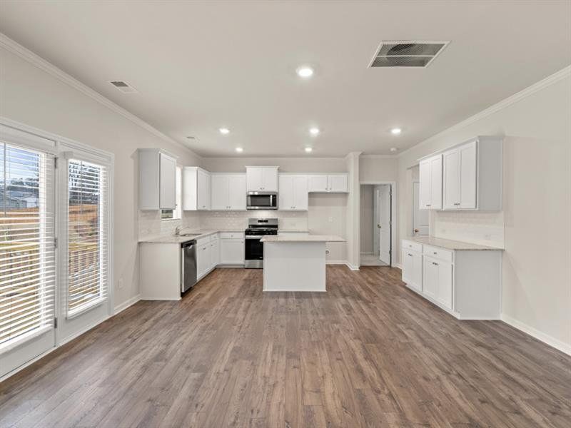 Spacious, unfurnished interior of a new home in Northwoods at Mirror Lake, Villa Rica (Image 26).