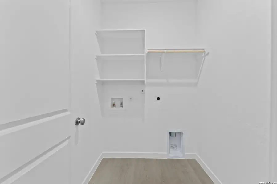 Spacious, unfurnished interior of a new home in Brookmill, San Antonio (Image 13).