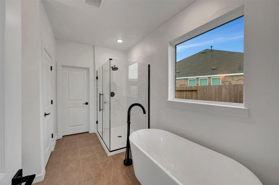 Luxurious primary bath