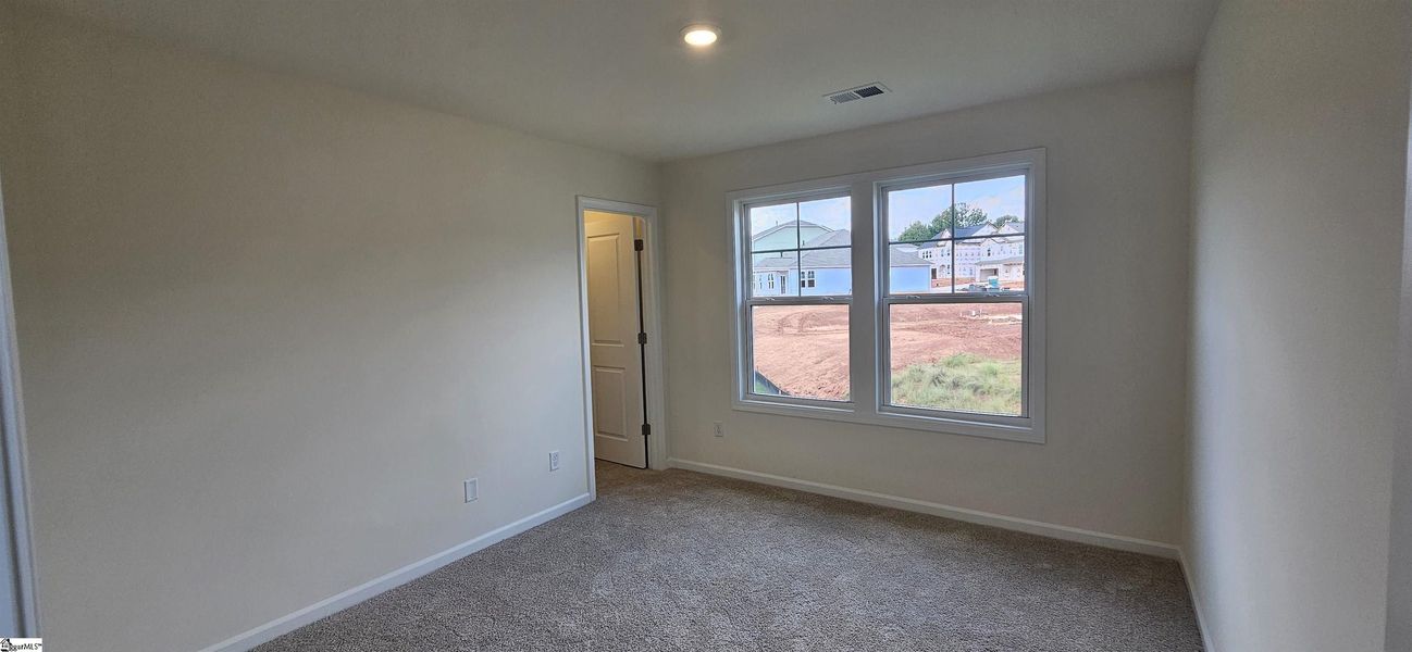 Spacious, unfurnished interior of a new home in Sedona, Greenville (Image 14).