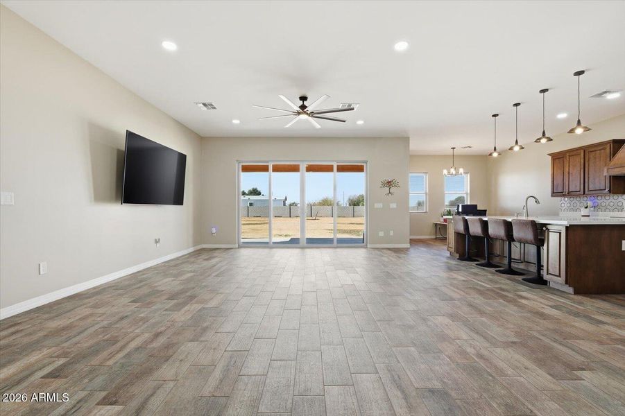 16-LivingRoom_1 16-LivingRoom_1