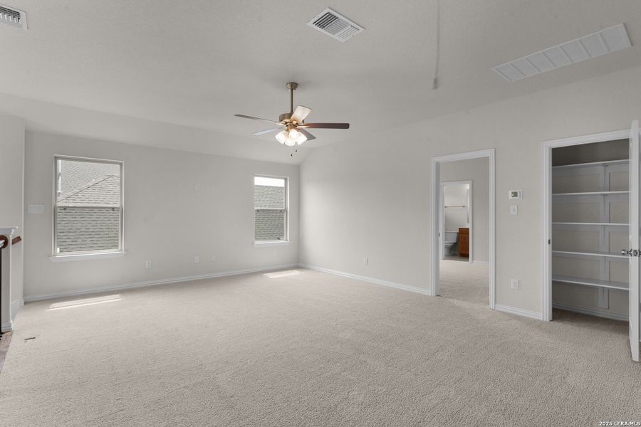 Spacious, unfurnished interior of a new home in Clear Creek, New Braunfels (Image 12).