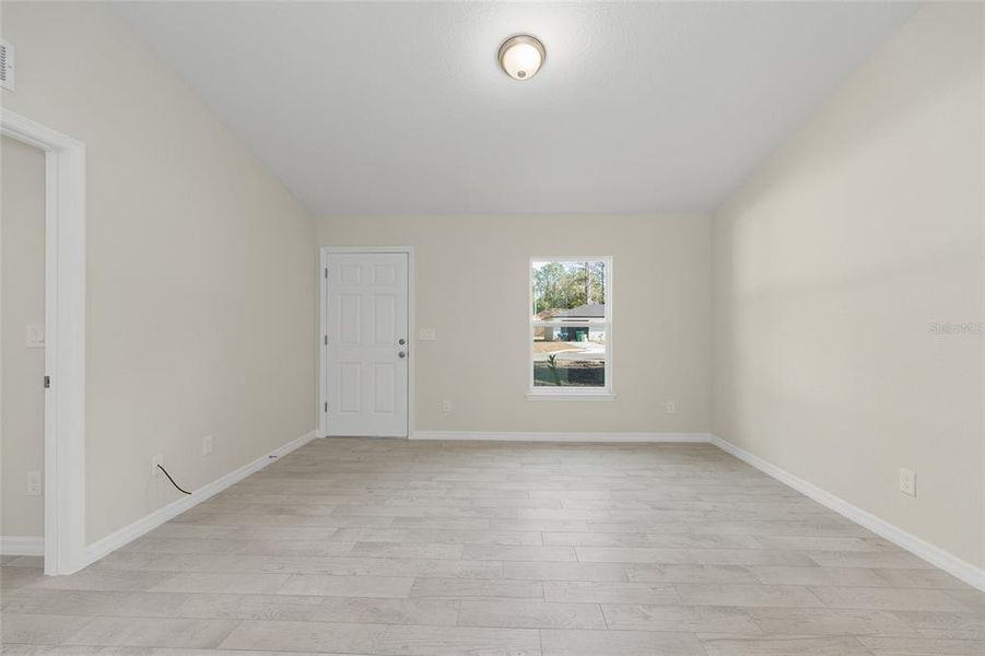 Spacious, unfurnished interior of a new home in , Ocala (Image 27).