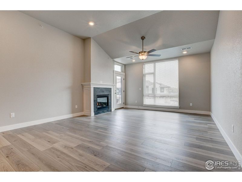 Spacious, unfurnished interior of a new home in Highlands at Fox Hill - The Flats, Longmont (Image 16).