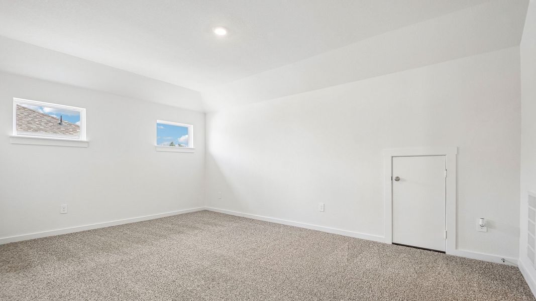 Spacious, unfurnished interior of a new home in Rosenbusch Ranch, Leander (Image 27).