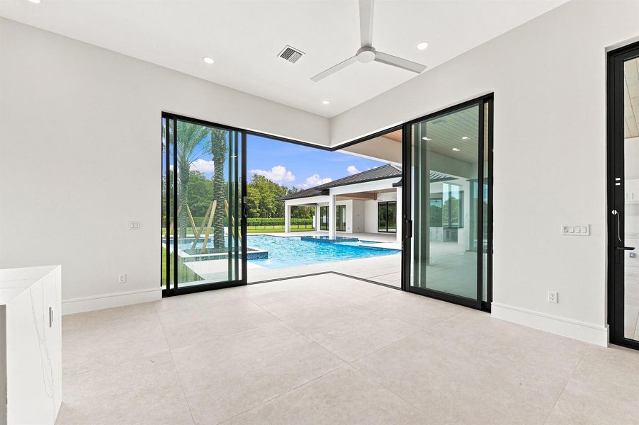 Cornerless Glass Doors in Guest House