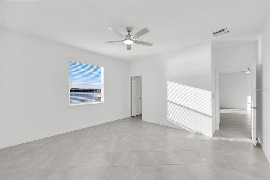 Spacious, unfurnished interior of a new home in Hampton Lakes at River Hall, Alva (Image 13).
