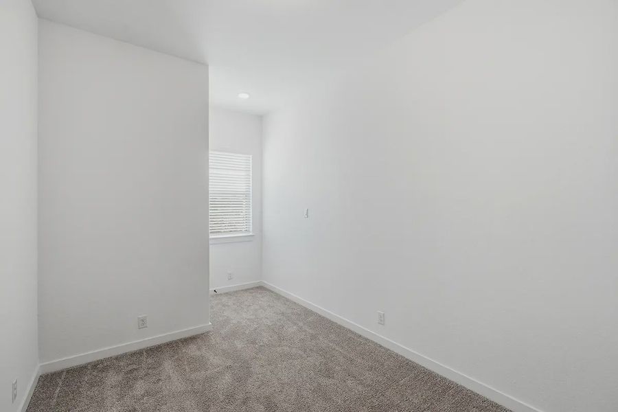Spacious, unfurnished interior of a new home in The Crossvine, Schertz (Image 33).