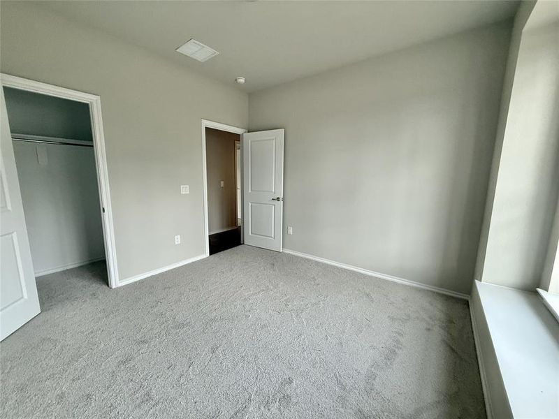 Spacious, unfurnished interior of a new home in , Gainesville (Image 11).