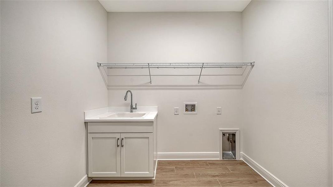 Spacious, unfurnished interior of a new home in , Bradenton (Image 36).