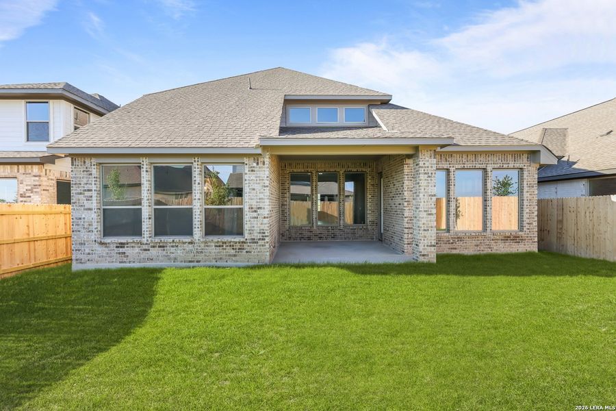 Exterior details and patio area of a home in Nopal Valley, San Antonio (Image 3).