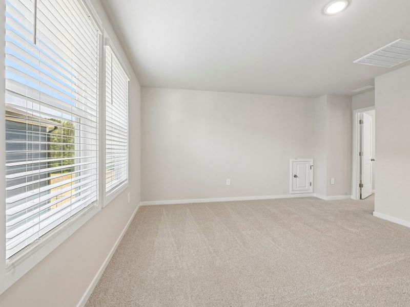 Spacious, unfurnished interior of a new home in Avalon Place - Classic Series, Durham (Image 15).
