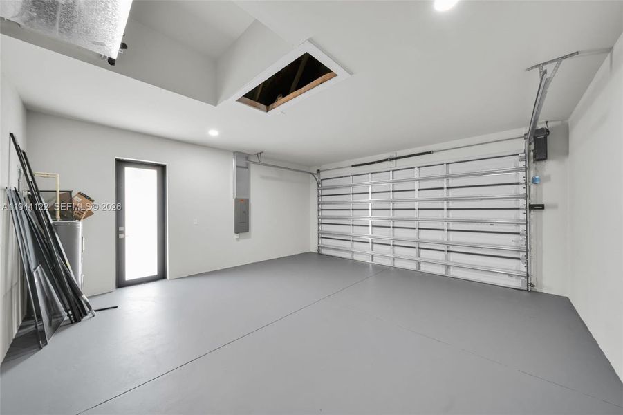 Spacious, unfurnished interior of a new home in , Lehigh Acres (Image 20).