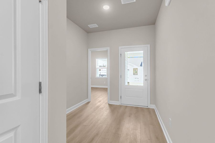 Spacious, unfurnished interior of a new home in Tea Farm, Ravenel (Image 26).