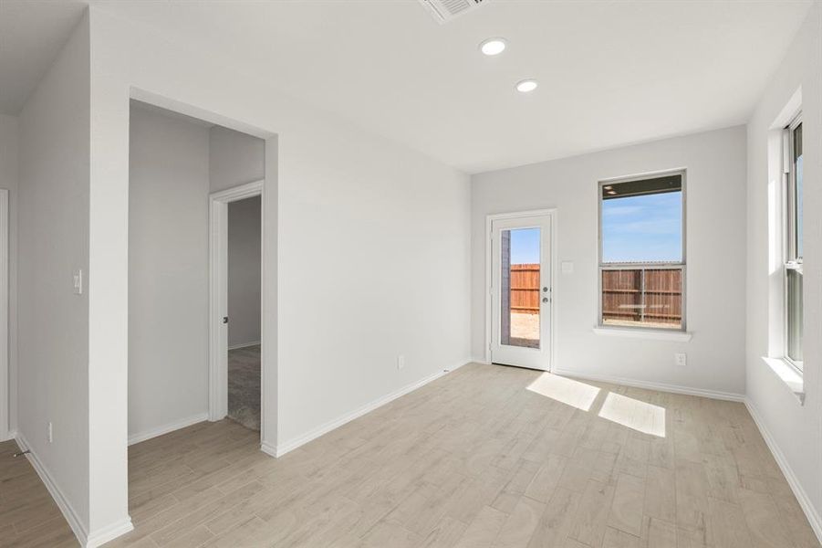 15. 8216 Kingfisher - Dining