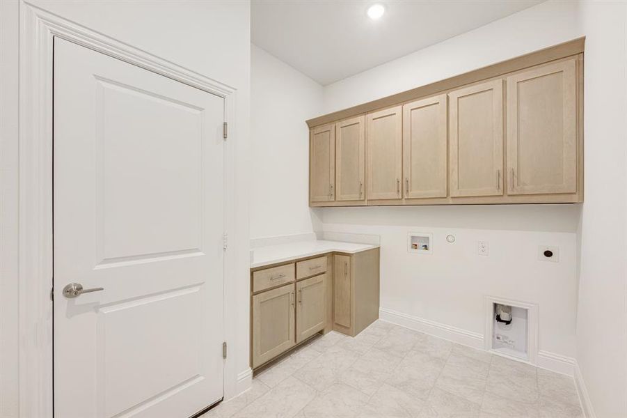 Furnished interior view inside a new home in Terracina, Rockwall (Image 10).
