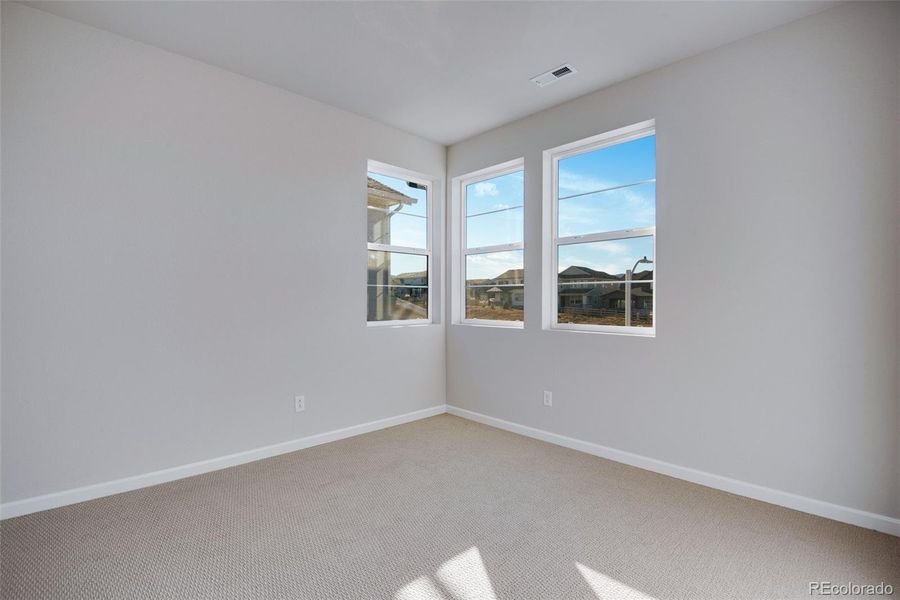 Spacious, unfurnished interior of a new home in Prelude at Sterling Ranch, Littleton (Image 43).