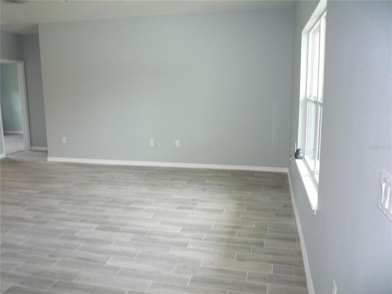 Spacious, unfurnished interior of a new home in , Ocala (Image 18).