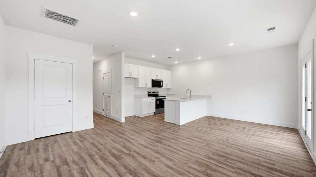 Spacious, unfurnished interior of a new home in The Arbor Townhomes, Kingsport (Image 13).