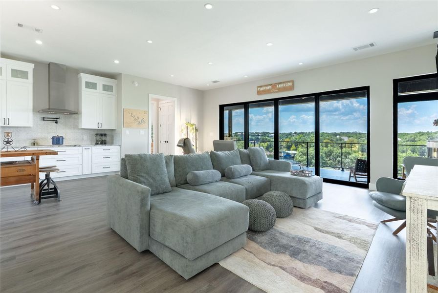 Open living area with Elite picture windows showcasing breathtaking lake views.