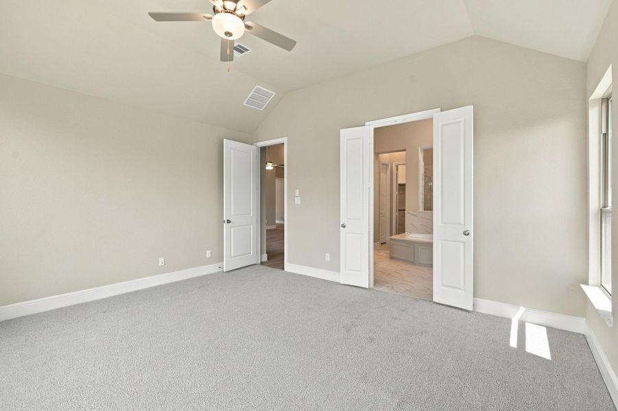 Spacious, unfurnished interior of a new home in Coastal Point, League City (Image 35).
