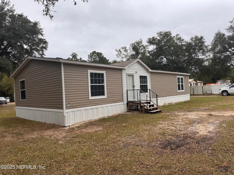 Exterior details and patio area of a home in , Fernandina Beach (Image 15).