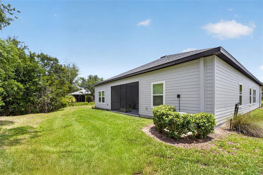 Exterior details and patio area of a home in , Dunnellon (Image 20).