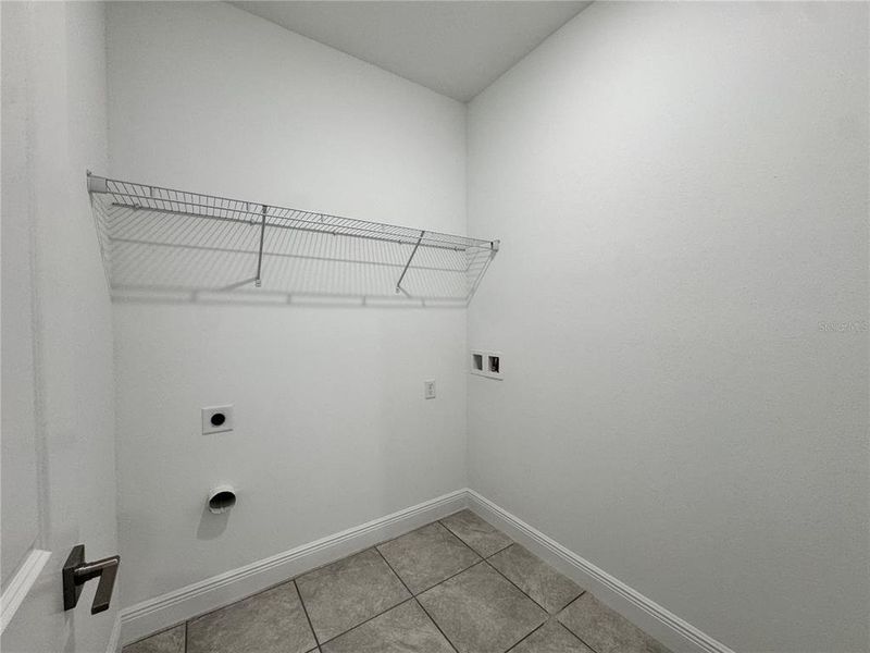 Spacious, unfurnished interior of a new home in , Citrus Springs (Image 22).