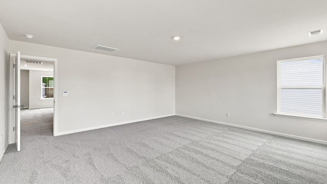 Spacious, unfurnished interior of a new home in Hunters Ridge, Woodruff (Image 37).