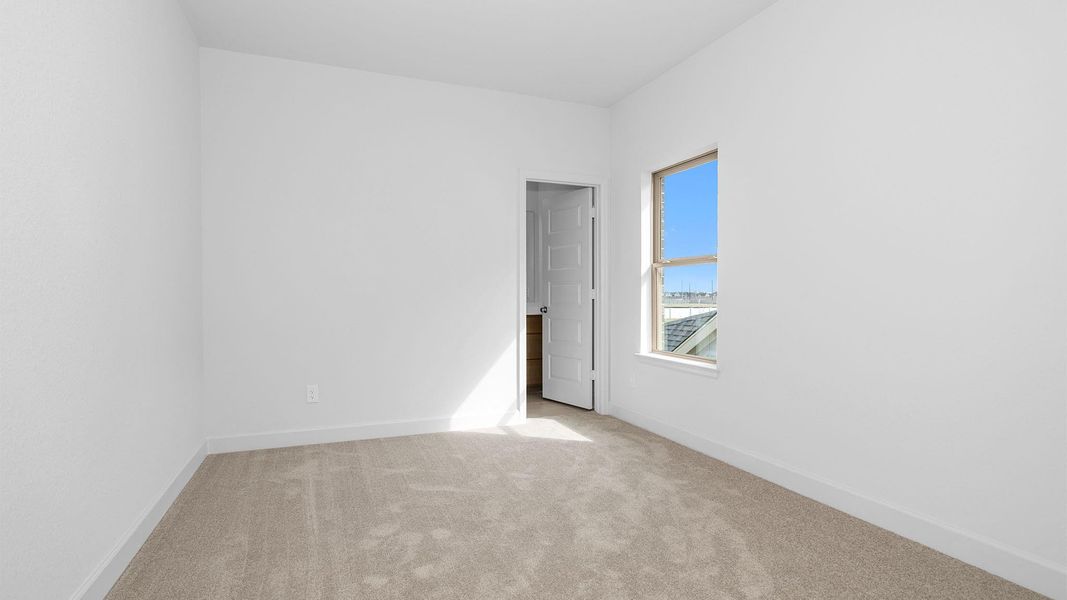 Spacious, unfurnished interior of a new home in Valencia, Manvel (Image 17).