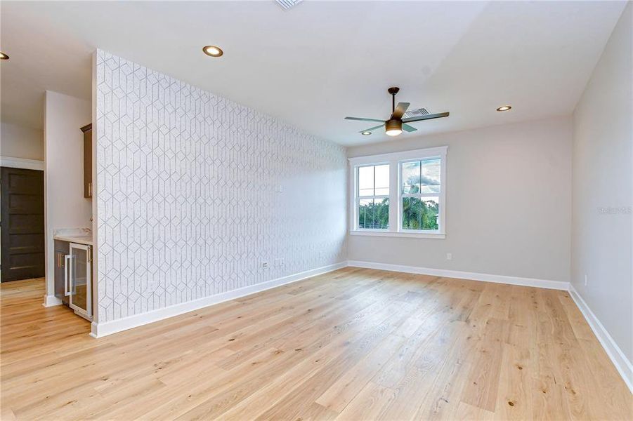 Spacious, unfurnished interior of a new home in , Tampa (Image 25).