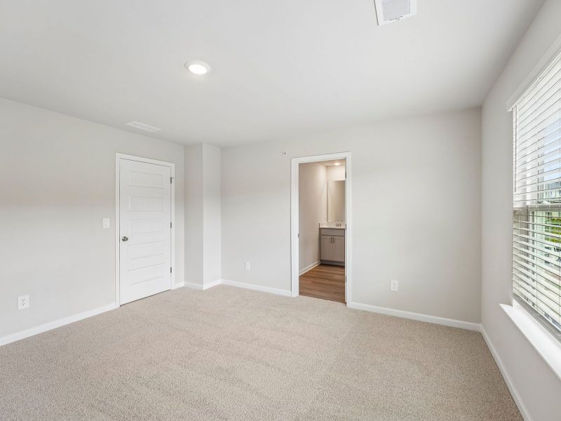 Spacious, unfurnished interior of a new home in Hemingway - Highland Series, Cumming (Image 20).