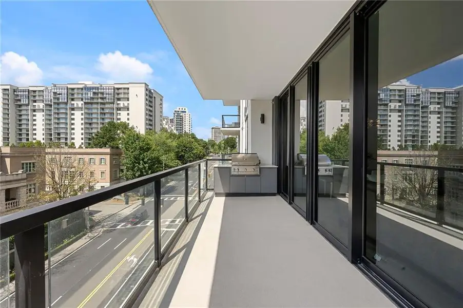 Condo located in Atlanta, GA showcasing its design and architecture (Image 3). Condo located in Atlanta, GA showcasing its design and architecture (Image 3).